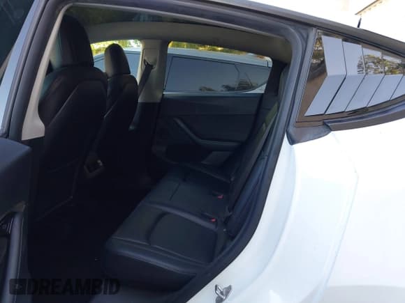 ✅ 2021 Tesla Model Y Long Range • VIN: 5YJYGDEE9MF094414 • Lot: 43499821. Wystawiony na IAAI z przebiegiem 115 801 mil. Bezpłatny archiwum sprzedaży aukcyjnych z USA i szczegółowy raport historii pojazdu na DreamBid. Zdjęcie 8.