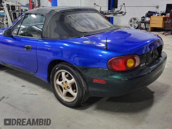 ✅ 1999 Mazda MX-5 Miata • VIN: JM1NB3536X0121095 • Лот: 51953725. Опубликован ранее на Copart с пробегом 146 636 миль. Бесплатный доступ к архиву аукционных продаж из США и подробный отчёт об истории автомобиля на DreamBid. Изображение 3.