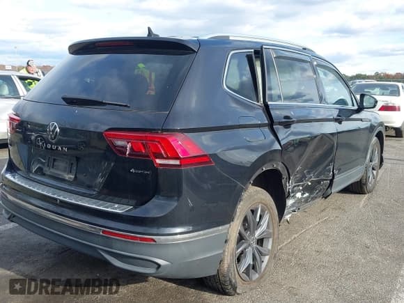 ✅ 2022 Volkswagen Tiguan SE • VIN: 3VV2B7AX4NM120946 • Lot: 43693176. Wystawiony na IAAI z przebiegiem 30 237 mil. Bezpłatny archiwum sprzedaży aukcyjnych z USA i szczegółowy raport historii pojazdu na DreamBid. Zdjęcie 4.