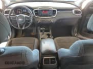 ✅ 2017 Kia Sorento L • VIN: 5XYPG4A35HG218340 • Lot: 81975935. Wystawiony na Copart z przebiegiem 161 180 mil. Bezpłatny archiwum sprzedaży aukcyjnych z USA i szczegółowy raport historii pojazdu na DreamBid. Zdjęcie 8.