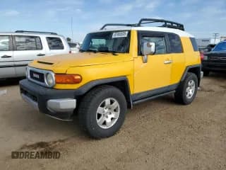 ✅ 2007 Toyota FJ Cruiser • VIN: JTEBU11FX70071573 • Lot: 87465535. Wystawiony na Copart z przebiegiem 220 116 mil. Bezpłatny archiwum sprzedaży aukcyjnych z USA i szczegółowy raport historii pojazdu na DreamBid. Zdjęcie 1.