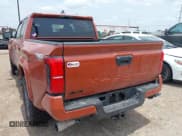 ✅ 2025 Toyota Tacoma SR • VIN: 3TMLB5JN1SM101031 • Лот: 42178182. Опубликован ранее на IAAI с пробегом 676 миль. Бесплатный доступ к архиву аукционных продаж из США и подробный отчёт об истории автомобиля на DreamBid. Изображение 3.