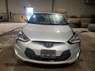 ✅ 2016 Hyundai Veloster • VIN: KMHTC6AD9GU303298 • Lot: 41731425. Wystawiony na Copart z przebiegiem 81 214 mil. Bezpłatny archiwum sprzedaży aukcyjnych z USA i szczegółowy raport historii pojazdu na DreamBid. Zdjęcie 5.