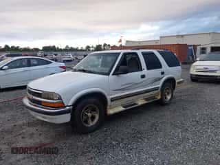 1998 Chevrolet Blazer LS z VIN 1GNCS13WXW2105288, wystawiony jako IAAI lot #43427444 z przebiegiem 260 347 mil mil oraz . Historia ofert i sprzedaży dostępna na DreamBid. Obrazek 2.