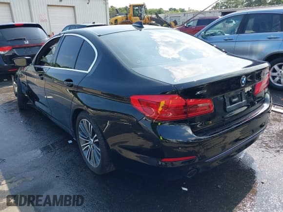✅ 2019 BMW 5 Series 530i xDrive • VIN: WBAJA7C51KWC77807 • Lot: 42695407. Listed on IAAI with 74,747 mi. Free auction sales archive from the USA and detailed vehicle history report at DreamBid. Image 3.