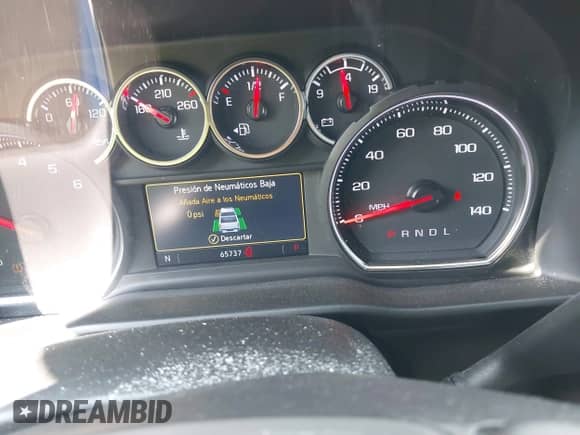 2022 Chevrolet Silverado 1500 LT z VIN 1GCPWCED8NZ104295, wystawiony jako IAAI lot #42053778 z przebiegiem 65 737 mil mil oraz . Historia ofert i sprzedaży dostępna na DreamBid. Obrazek 7.