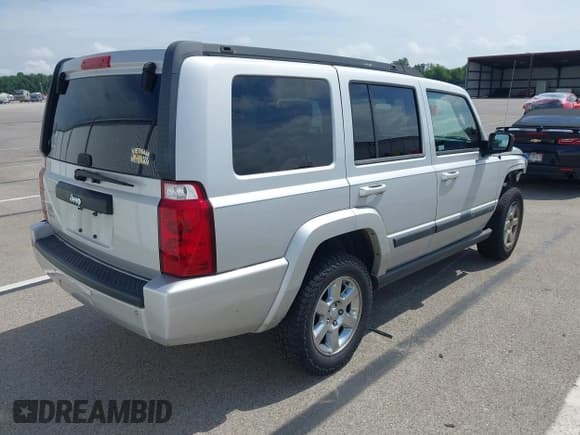 ✅ 2007 Jeep Commander Sport • VIN: 1J8HG48K67C633860 • Lot: 42670080. Wystawiony na IAAI z przebiegiem 227 412 mil. Bezpłatny archiwum sprzedaży aukcyjnych z USA i szczegółowy raport historii pojazdu na DreamBid. Zdjęcie 4.