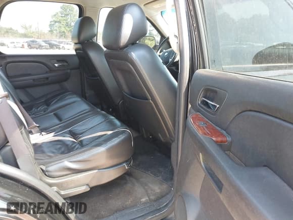 ✅ 2014 Chevrolet Tahoe LT • VIN: 1GNSCBE04ER200510 • Lot: 43201364. Listed on IAAI with 234,649 mi. Free auction sales archive from the USA and detailed vehicle history report at DreamBid. Image 8.