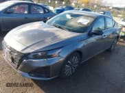 ✅ 2024 Nissan Altima SV • VIN: 1N4BL4DV0RN355379 • Lot: 43822284. Wystawiony na IAAI z przebiegiem 32 400 mil. Bezpłatny archiwum sprzedaży aukcyjnych z USA i szczegółowy raport historii pojazdu na DreamBid. Zdjęcie 2.