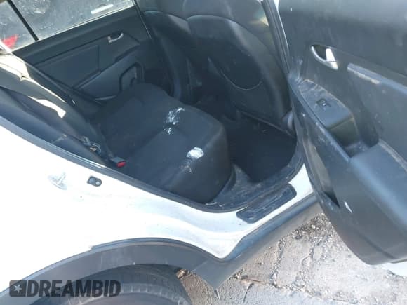 ✅ 2011 Kia Sportage LX • VIN: KNDPB3A21B7015403 • Lot: 43584056. Wystawiony na IAAI z przebiegiem 217 050 mil. Bezpłatny archiwum sprzedaży aukcyjnych z USA i szczegółowy raport historii pojazdu na DreamBid. Zdjęcie 8.