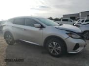 ✅ 2021 Nissan Murano S • VIN: 5N1AZ2AS6MC122304 • Lot: 82039135. Wystawiony na Copart z przebiegiem 46 823 mil. Bezpłatny archiwum sprzedaży aukcyjnych z USA i szczegółowy raport historii pojazdu na DreamBid. Zdjęcie 4.