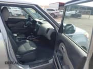 ✅ 2016 Kia Soul + • VIN: KNDJP3A53G7874128 • Lot: 43577464. Wystawiony na IAAI z przebiegiem 94 821 mil. Bezpłatny archiwum sprzedaży aukcyjnych z USA i szczegółowy raport historii pojazdu na DreamBid. Zdjęcie 5.