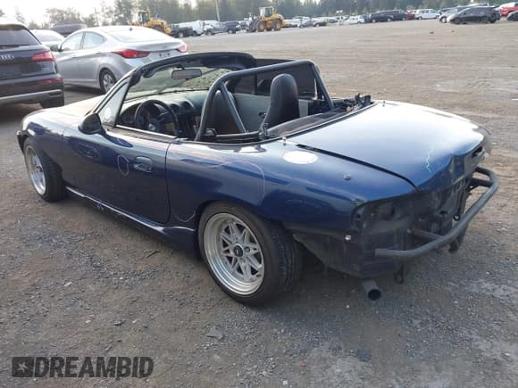 ✅ 2002 Mazda MX-5 Miata Cloth • VIN: JM1NB353820233924 • Lot: 43105073. Listed on IAAI with 140,917 mi. Free auction sales archive from the USA and detailed vehicle history report at DreamBid. Image 3.