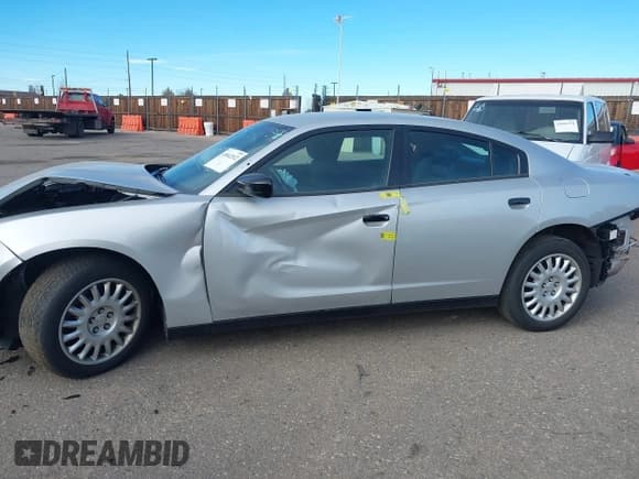 ✅ 2019 Dodge Charger Police • VIN: 2C3CDXKTXKH647834 • Lot: 43662312. Wystawiony na IAAI z przebiegiem 85 348 mil. Bezpłatny archiwum sprzedaży aukcyjnych z USA i szczegółowy raport historii pojazdu na DreamBid. Zdjęcie 14.