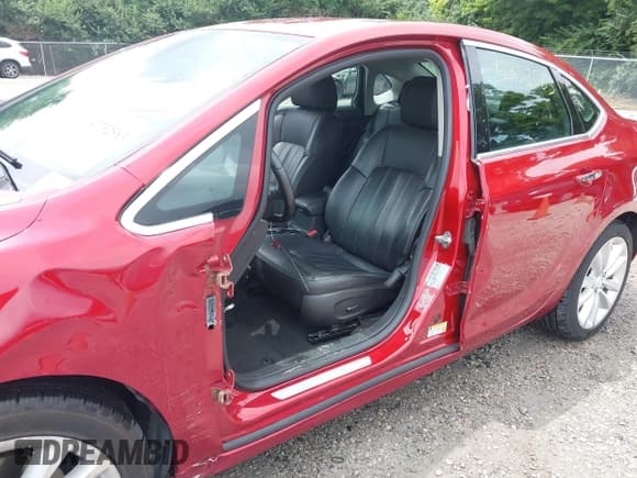 ✅ 2014 Buick Verano Group • VIN: 1G4PS5SKXE4131727 • Lot: 42752583. Listed on IAAI with 105,193 mi. Free auction sales archive from the USA and detailed vehicle history report at DreamBid. Image 6.