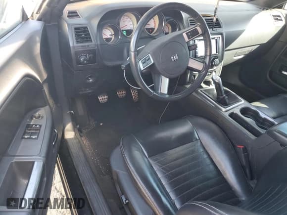 ✅ 2010 Dodge Challenger R/T Classic • VIN: 2B3CJ5DT7AH280929 • Lot: 80299314. Wystawiony na Copart z przebiegiem 128 626 mil. Bezpłatny archiwum sprzedaży aukcyjnych z USA i szczegółowy raport historii pojazdu na DreamBid. Zdjęcie 8.