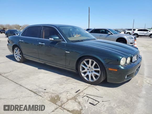 ✅ 2008 Jaguar XJ 8 LWB • VIN: SAJWA79B08SH23050 • Лот: 47886605. Опубликован ранее на Copart с пробегом 55 463 миль. Бесплатный доступ к архиву аукционных продаж из США и подробный отчёт об истории автомобиля на DreamBid. Изображение 4.