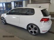 ✅ 2012 Volkswagen Golf GTI PZEV • VIN: WVWED7AJ2CW185891 • Lot: 85303945. Wystawiony na Copart z przebiegiem 81 857 mil. Bezpłatny archiwum sprzedaży aukcyjnych z USA i szczegółowy raport historii pojazdu na DreamBid. Zdjęcie 2.