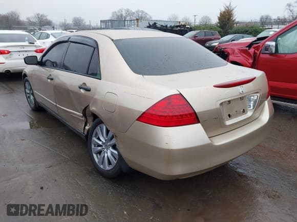 ✅ 2007 Honda Accord VP • VIN: 1HGCM55177A041988 • Lot: 41566083. Wystawiony na IAAI z przebiegiem 218 361 mil. Bezpłatny archiwum sprzedaży aukcyjnych z USA i szczegółowy raport historii pojazdu na DreamBid. Zdjęcie 3.