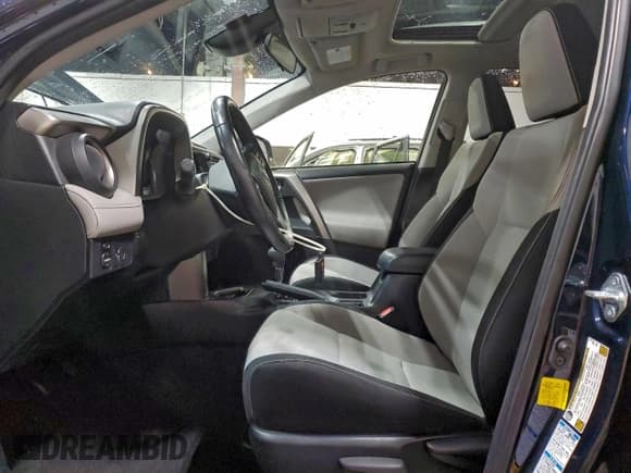 ✅ 2018 Toyota RAV4 XLE • VIN: JTMRFREV4JD253945 • Lot: 95734565. Wystawiony na Copart z przebiegiem 54 850 mil. Bezpłatny archiwum sprzedaży aukcyjnych z USA i szczegółowy raport historii pojazdu na DreamBid. Zdjęcie 7.