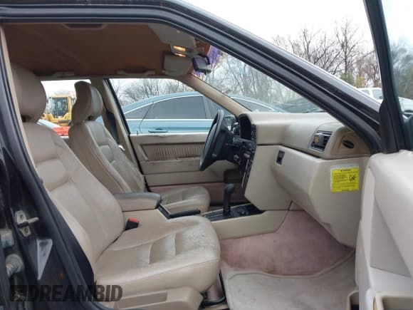 ✅ 1996 Volvo 850 • VIN: YV1LS5514T1281542 • Лот: 40851703. Опубликован ранее на IAAI с пробегом 183 708 миль. Бесплатный доступ к архиву аукционных продаж из США и подробный отчёт об истории автомобиля на DreamBid. Изображение 5.