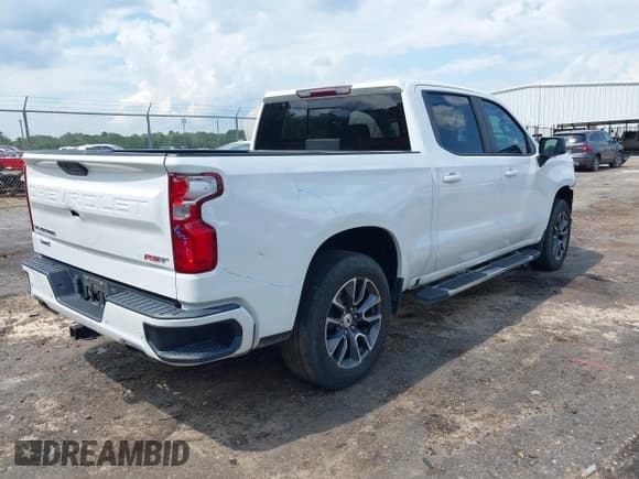 ✅ 2019 Chevrolet Silverado 1500 RST • VIN: 3GCUYEED0KG168397 • Lot: 43125706. Wystawiony na IAAI z przebiegiem 92 805 mil. Bezpłatny archiwum sprzedaży aukcyjnych z USA i szczegółowy raport historii pojazdu na DreamBid. Zdjęcie 4.