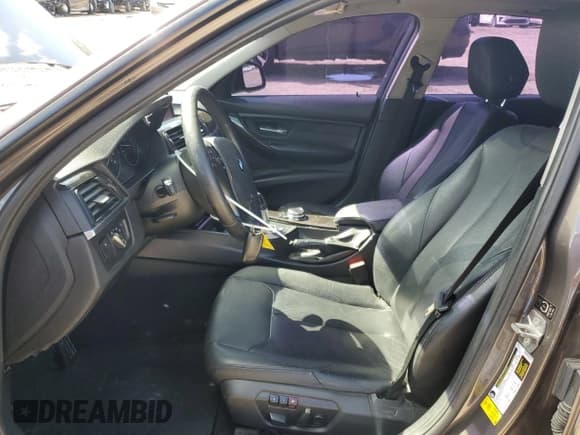 ✅ 2015 BMW 3 Series 320i • VIN: WBA3B1G5XFNT63817 • Лот: 84035655. Опубликован ранее на Copart с пробегом 148 028 миль. Бесплатный доступ к архиву аукционных продаж из США и подробный отчёт об истории автомобиля на DreamBid. Изображение 7.