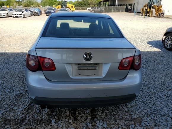 ✅ 2005 Volkswagen Jetta 2.5L • VIN: 3VWSF71KX5M616418 • Lot: 53319595. Listed on Copart with 279,284 mi. Free auction sales archive from the USA and detailed vehicle history report at DreamBid. Image 6.