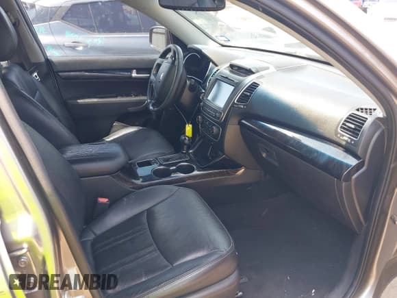 ✅ 2014 Kia Sorento EX • VIN: 5XYKU4A70EG480039 • Lot: 42405472. Wystawiony na IAAI z przebiegiem 210 104 mil. Bezpłatny archiwum sprzedaży aukcyjnych z USA i szczegółowy raport historii pojazdu na DreamBid. Zdjęcie 5.