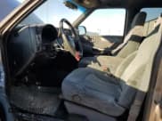 ✅ 2000 Chevrolet Blazer LT • VIN: 1GNCS13W0Y2164949 • Лот: 85867745. Опубликован ранее на Copart с пробегом 185 180 миль. Бесплатный доступ к архиву аукционных продаж из США и подробный отчёт об истории автомобиля на DreamBid. Изображение 7.