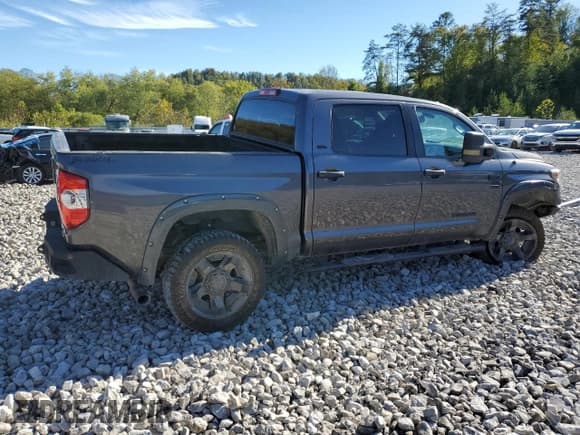 ✅ 2018 Toyota Tundra SR5 • VIN: 5TFDW5F19JX769005 • Лот: 86611125. Опубликован ранее на Copart с пробегом 156 430 миль. Бесплатный доступ к архиву аукционных продаж из США и подробный отчёт об истории автомобиля на DreamBid. Изображение 3.