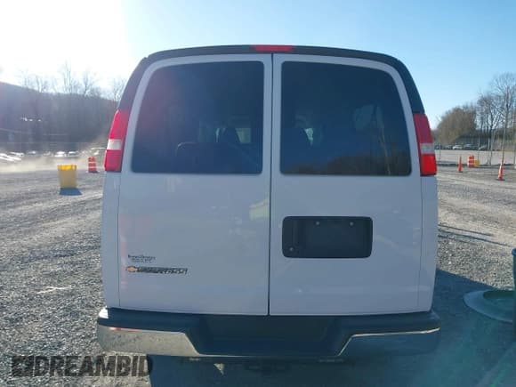 ✅ 2020 Chevrolet Express Passenger LT • VIN: 1GAZGPFG4L1209801 • Lot: 40992985. Listed on IAAI with 96,647 mi. Free auction sales archive from the USA and detailed vehicle history report at DreamBid. Image 16.