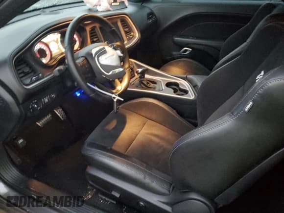 ✅ 2021 Dodge Challenger R/T Scat Pack • VIN: 2C3CDZFJ9MH621183 • Lot: 70988472. Wystawiony na Copart z przebiegiem 11 749 mil. Bezpłatny archiwum sprzedaży aukcyjnych z USA i szczegółowy raport historii pojazdu na DreamBid. Zdjęcie 7.