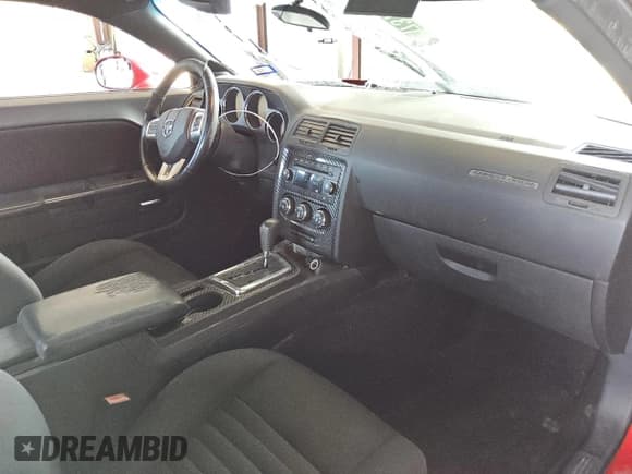 ✅ 2012 Dodge Challenger SXT • VIN: 2C3CDYAG9CH291291 • Lot: 73776384. Wystawiony na Copart z przebiegiem 139 441 mil. Bezpłatny archiwum sprzedaży aukcyjnych z USA i szczegółowy raport historii pojazdu na DreamBid. Zdjęcie 8.