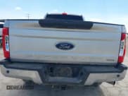 ✅ 2019 Ford F-250 XL • VIN: 1FT7W2B60KEE66463 • Lot: 43136932. Wystawiony na IAAI z przebiegiem 203 215 mil. Bezpłatny archiwum sprzedaży aukcyjnych z USA i szczegółowy raport historii pojazdu na DreamBid. Zdjęcie 6.