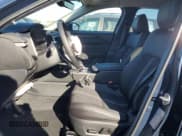 ✅ 2025 Mazda CX-50 Hybrid Preferred Package • VIN: 7MMVAABW5SN126466 • Lot: 90836695. Wystawiony na Copart z przebiegiem 2 582 mil. Bezpłatny archiwum sprzedaży aukcyjnych z USA i szczegółowy raport historii pojazdu na DreamBid. Zdjęcie 7.