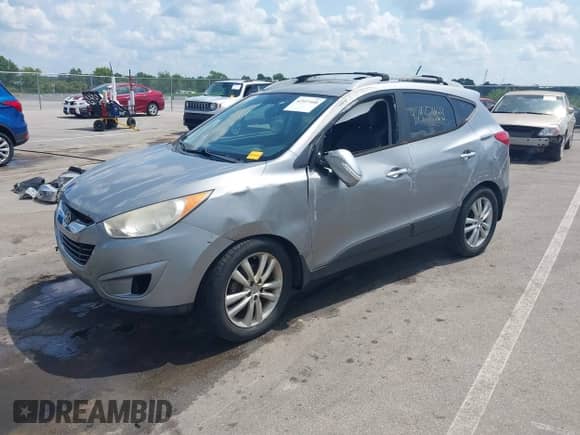 ✅ 2011 Hyundai Tucson Limited • VIN: KM8JUCACXBU213998 • Lot: 42937468. Listed on IAAI with 199,789 mi. Free auction sales archive from the USA and detailed vehicle history report at DreamBid. Image 2.