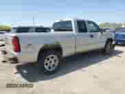 2006 Chevrolet Silverado 1500 LS z VIN 1GCEK19V26Z143573, wystawiony jako Copart lot #70707094 z przebiegiem 223 853 mil mil oraz Szkoda całkowita • Salvage title. Historia ofert i sprzedaży dostępna na DreamBid. Obrazek 3.