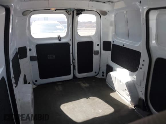 ✅ 2017 Nissan NV200 S • VIN: 3N6CM0KN6HK711858 • Lot: 41713293. Listed on IAAI with 239,170 mi. Free auction sales archive from the USA and detailed vehicle history report at DreamBid. Image 8.