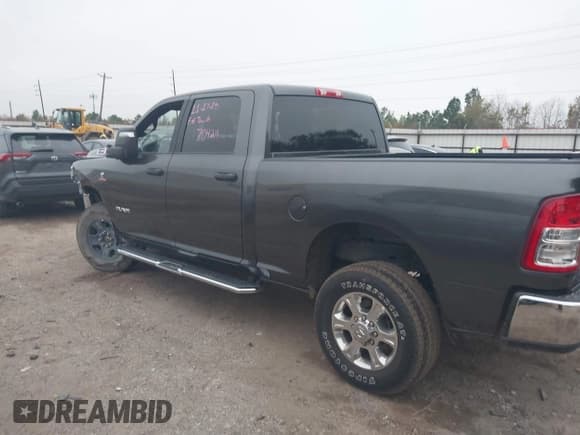 ✅ 2024 Ram 2500 Big Horn • VIN: 3C6UR5DL4RG311214 • Лот: 43792023. Опубликован ранее на IAAI с пробегом 44 215 миль. Бесплатный доступ к архиву аукционных продаж из США и подробный отчёт об истории автомобиля на DreamBid. Изображение 15.