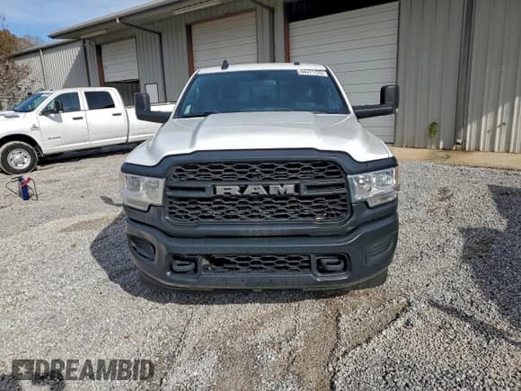 ✅ 2022 Ram 2500 Tradesman • VIN: 3C6UR4HL5NG294437 • Lot: 94271725. Wystawiony na Copart z przebiegiem 326 806 mil. Bezpłatny archiwum sprzedaży aukcyjnych z USA i szczegółowy raport historii pojazdu na DreamBid. Zdjęcie 5.