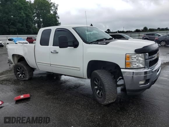 ✅ 2013 Chevrolet Silverado 2500HD LT • VIN: 1GC2CXCG9DZ186835 • Lot: 68593725. Wystawiony na Copart z przebiegiem 293 607 mil. Bezpłatny archiwum sprzedaży aukcyjnych z USA i szczegółowy raport historii pojazdu na DreamBid. Zdjęcie 4.