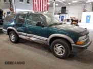 ✅ 1998 Chevrolet Blazer LS • VIN: 1GNDT13W2W2263240 • Lot: 56915955. Wystawiony na Copart z przebiegiem Nie podano. Bezpłatny archiwum sprzedaży aukcyjnych z USA i szczegółowy raport historii pojazdu na DreamBid. Zdjęcie 4.