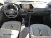 ✅ 2021 Hyundai Sonata SE • VIN: 5NPEG4JA2MH125588 • Lot: 40882723. Wystawiony na Copart z przebiegiem 35 134 mil mil. Skorzystaj z bezpłatnego archiwum sprzedaży aukcyjnych z USA i zobacz szczegółowy raport historii pojazdu na DreamBid. Zdjęcie 8.