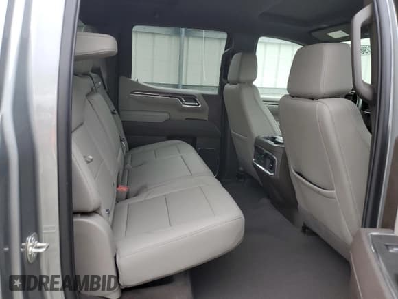 ✅ 2025 Chevrolet Silverado 1500 LTZ • VIN: 2GCPAEED0S1154591 • Lot: 67964105. Wystawiony na Copart z przebiegiem 2 971 mil. Bezpłatny archiwum sprzedaży aukcyjnych z USA i szczegółowy raport historii pojazdu na DreamBid. Zdjęcie 10.