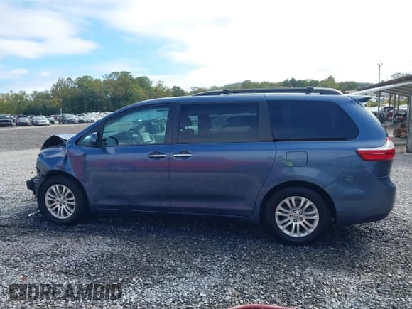 ✅ 2017 Toyota Sienna XLE Premium • VIN: 5TDYZ3DC6HS853512 • Lot: 43383026. Listed on IAAI with 148,424 mi. Free auction sales archive from the USA and detailed vehicle history report at DreamBid. Image 14.
