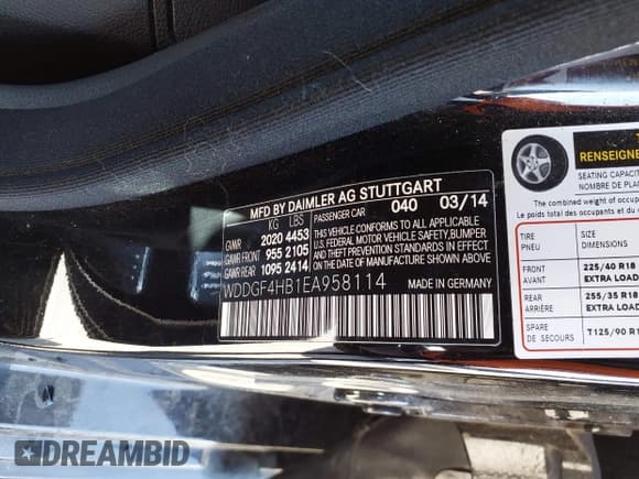 ✅ 2014 Mercedes-Benz C 250 Sport • VIN: WDDGF4HB1EA958114 • Lot: 42101249. Wystawiony na IAAI z przebiegiem 85 100 mil. Bezpłatny archiwum sprzedaży aukcyjnych z USA i szczegółowy raport historii pojazdu na DreamBid. Zdjęcie 9.