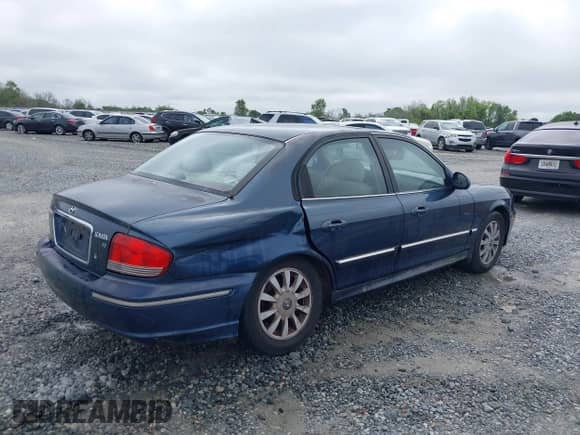 2004 Hyundai Sonata GLS z VIN KMHWF35H44A042496, wystawiony jako IAAI lot #41942392 z przebiegiem 195 632 mil mil oraz . Historia ofert i sprzedaży dostępna na DreamBid. Obrazek 4.