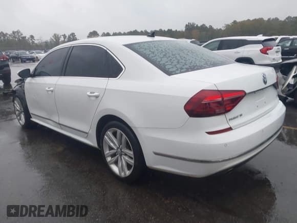✅ 2017 Volkswagen Passat SE • VIN: 1VWGT7A36HC059729 • Lot: 43524048. Listed on IAAI with 130,622 mi. Free auction sales archive from the USA and detailed vehicle history report at DreamBid. Image 3.