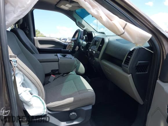 ✅ 2017 Ford F-150 XL • VIN: 1FTEW1CF6HFB67496 • Лот: 41884533. Опубликован ранее на IAAI с пробегом 156 424 миль. Бесплатный доступ к архиву аукционных продаж из США и подробный отчёт об истории автомобиля на DreamBid. Изображение 5.